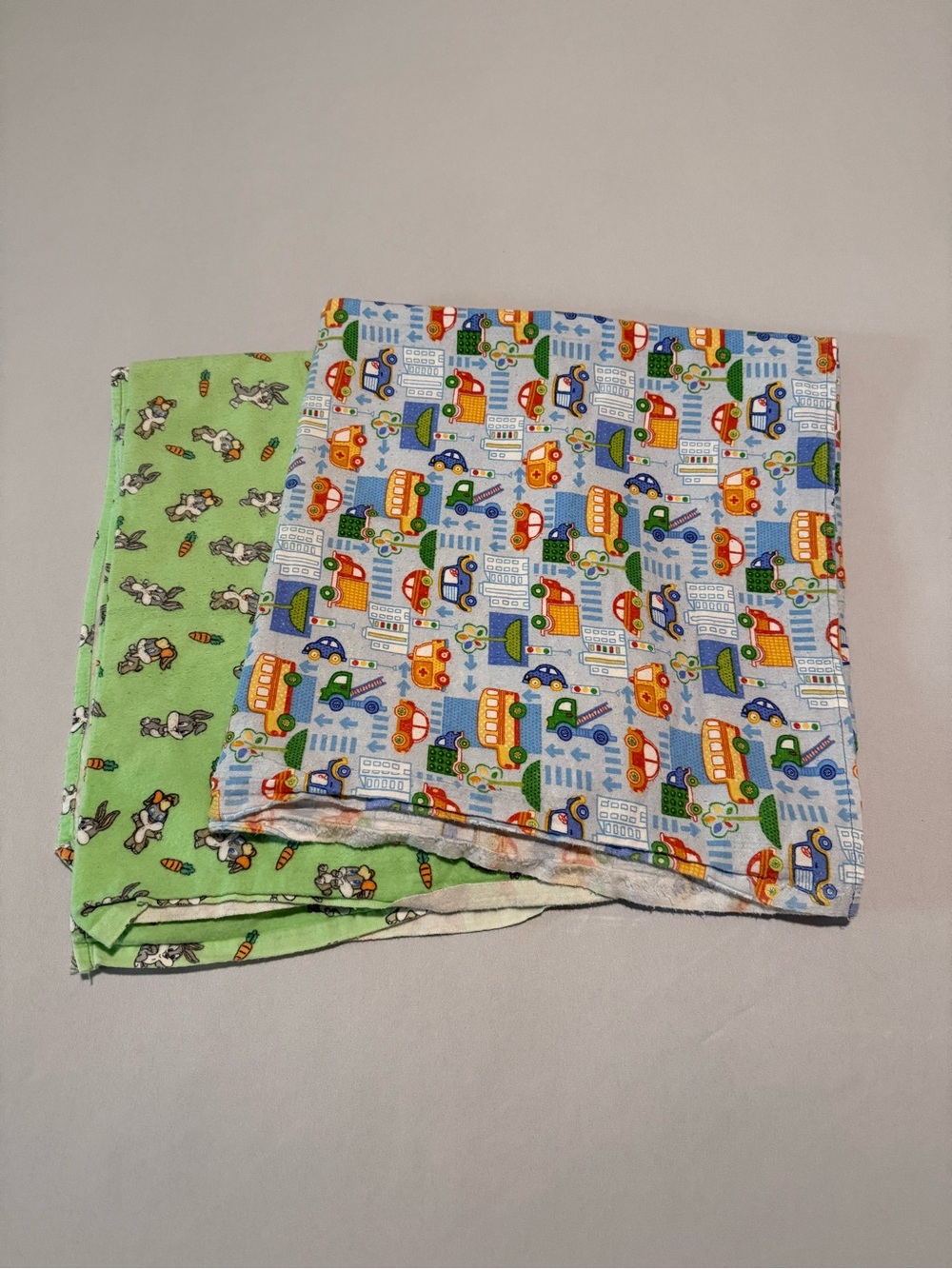 A set of 2 flannel baby/toddler flat‎ sheets